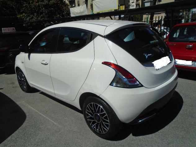 Ypsilon'15 1.2 8V S Momodes. 87000 km E6 OK NEOP - Foto 5