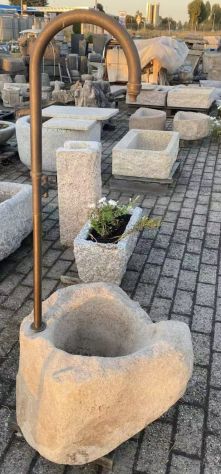 Fontana in granito ricavata da un antico mortaio - Foto 10