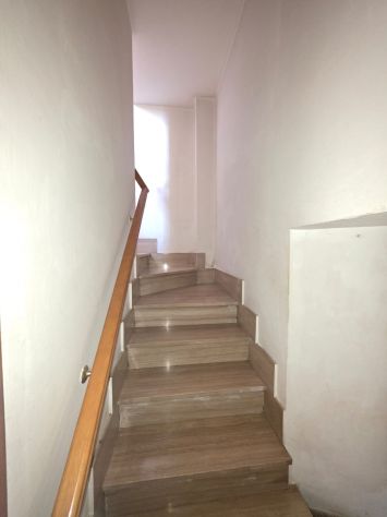VALNERINA, CASA DI PAESE CON STEMMA MEDIEVALE E ANNESSI VICINO AL PONTE TIBETANO - Foto 8