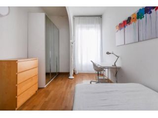 Appartamento di 16 m² con più di 5 locali in affitto a Milano