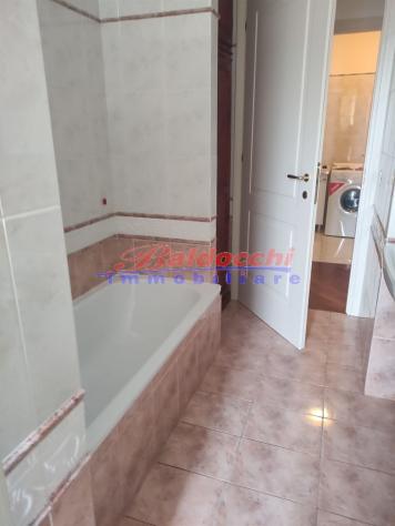 FANO CENTRO STORICO - ELEGANTE APPARTAMENTO CON 2 CAMERE MATRIMONIALI E DOPPIO GARAGE - Foto 11