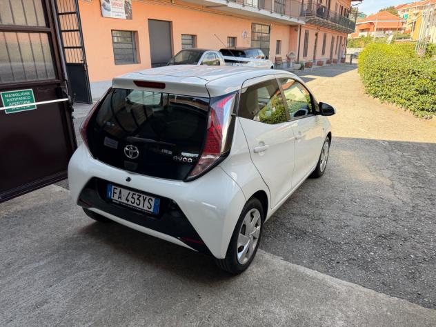 Toyota Aygo 1.0 VVT-i 69 CV 5 porte x-clusiv - Foto 5