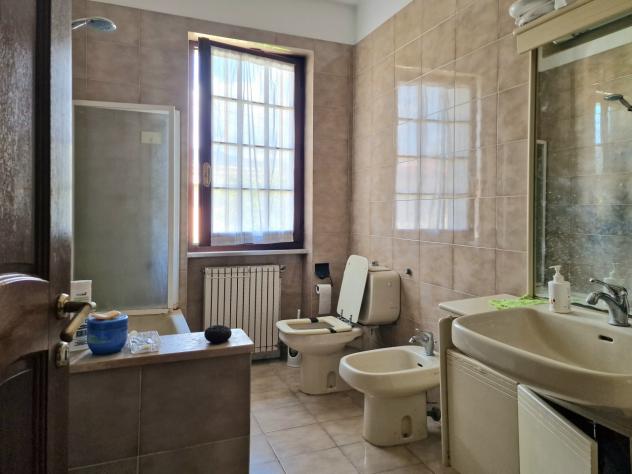MARINA DI MASSA, periferia vicino al mare, proponiamo porzione di villa bifamiliare con giardino privato su tre lati. Si compone di soggiorno, ampia c - Foto 18