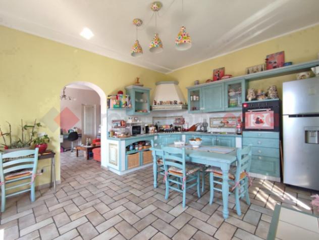 Casa indipendente di 435 m² con più di 5 locali e box auto in vendita a Oleggio Castello - Foto 4