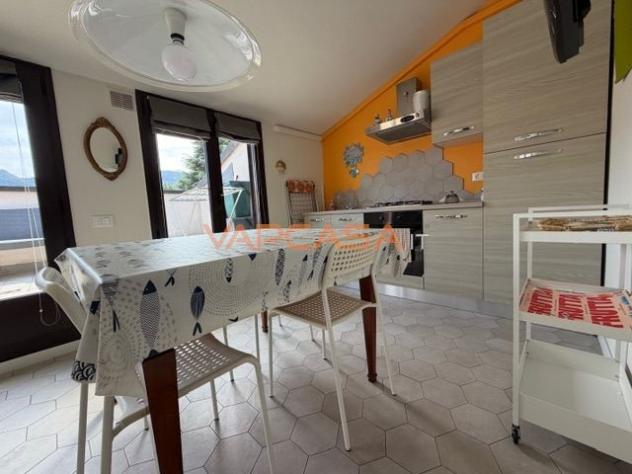 PARATICO – ULTIMO PIANO CON TERRAZZINO, PISCINA E SCORCIO LAGO - Foto 11