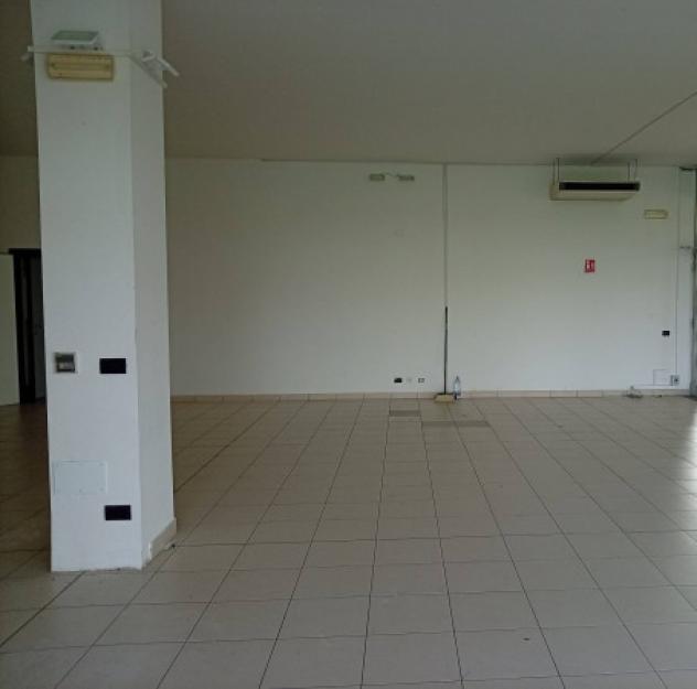 Immobile di 190 m² con 1 locale in affitto a Carpi - Foto 4