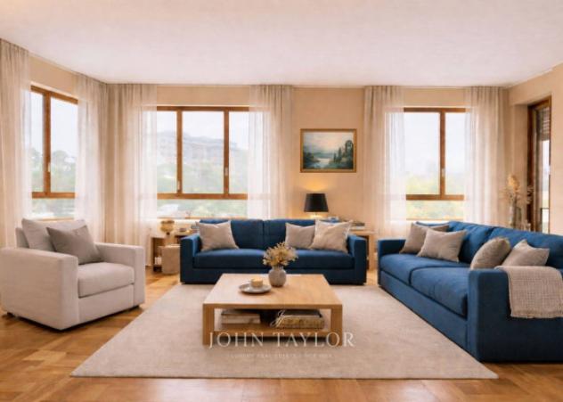 Appartamento di 200 m² con 5 locali e box auto in vendita a Milano