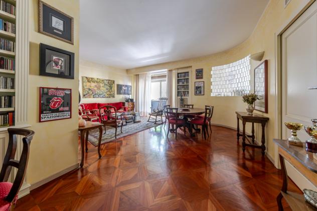 DEANGELI/ VERCELLI via SACCO SIGNORILE APPARTAMENTO DI 160m
In una delle zone più richieste e residenziali di Milano, a pochi passi da Via Marghera, C