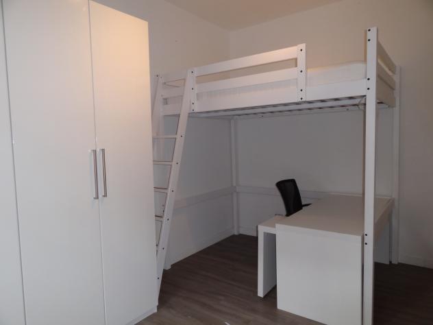 Appartamento arredato composto da ingresso, ampio soggiorno con cucina, due camere, bagno, ripostigli, balcone, cantina e posti auto, posizione comoda - Foto 13