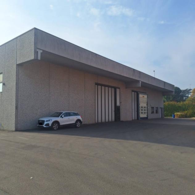 Immobile di 3000 m² con 1 locale in vendita a San Cesario sul Panaro