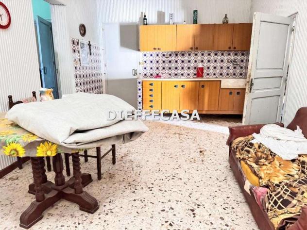 V2555 - In vendita casa in periferia lato trapani