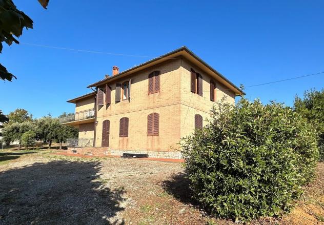 Villa in vendita a Siena 230 mq Rif: 1200544