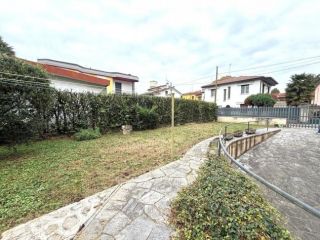 Trilocale in affitto a Albiate