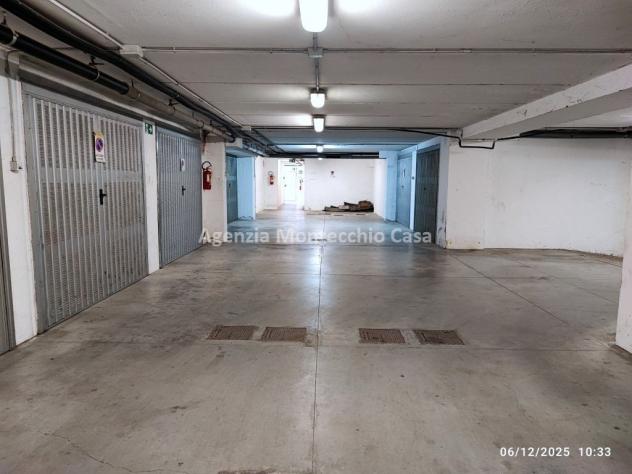 Luminoso appartamento in centro con balcone e garage di 30 mq - Foto 12
