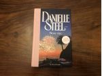 LIBRO NOVE VITE DI DANIELLE STEEL