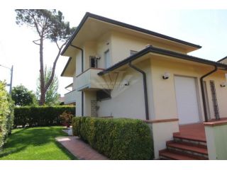 VILLA di 7 vani e di 120 mq (PIETRASANTA) rif. 1366/AFF