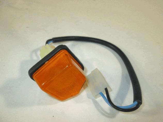 35.140.000 FRECCIA INDICATORE DI DIREZIONE PARAFANGO ANTERIORE DESTRO O SINISTRO ARIC FIAT 127 900 B (TERZA SERIE) RICAMBIO NUOVO
