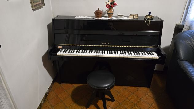 Pianoforte Yamaha verticale