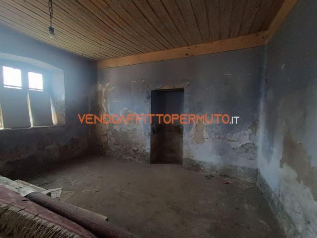 CASCINA DA RISTRUTTURARE CON BOX E LOCALE ACCESSORIO - Foto 3
