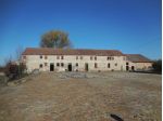 Ampia casa rurale con corte e bassocomodi (V-CS.84)