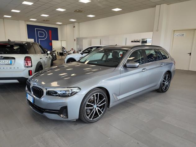 BMW Serie 5 520d 48V Touring Pelle Navi Fari LED Cerchi 19”