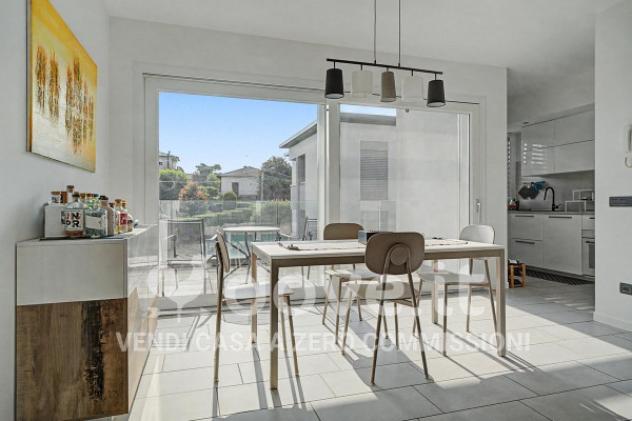 Appartamento di 84 m² con 3 locali e box auto in vendita a Uggiate con Ronago - Foto 8