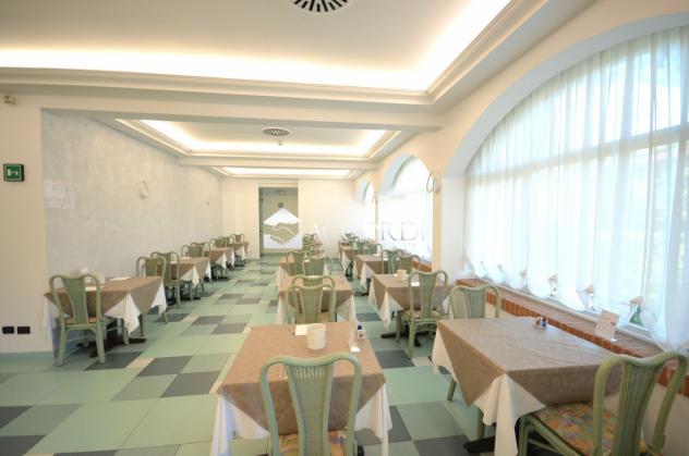 RIFERIMENTO FC105 - HOTEL 3s CON PISCINA IMMERSO NELLA PINETA - Foto 12
