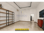 Ampio locale commerciale su due livelli con deposito in vendita a Barletta