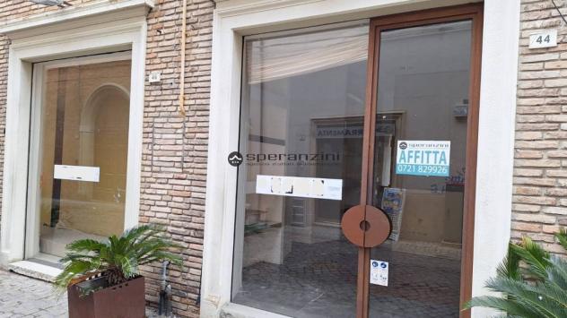 CENTRO STORICO: Nel cuore pulsante di fano, in una delle vie più prestigiose del centro storico, proponiamo in affitto un locale commerciale di grande - Foto 12
