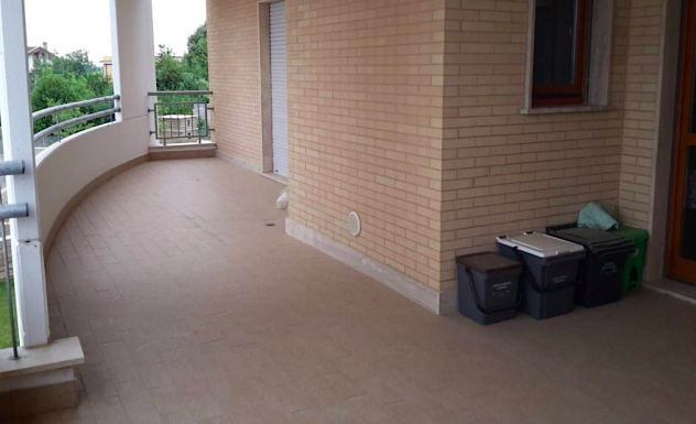 ACILIA MONTI DI SAN PAOLO BILOCALE ARREDATO CON BALCONE E POSTO AUTO SCOPERTO.