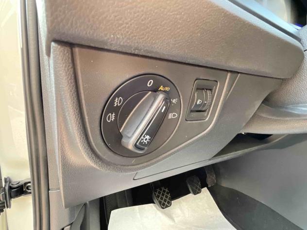Volkswagen Polo 1.0 LIFE 80cv NEOPATENTATI - Foto 9
