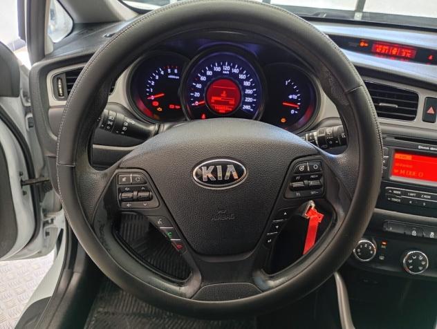 Kia Ceed cee'd 1.4 CRDi SW Active - Foto 8