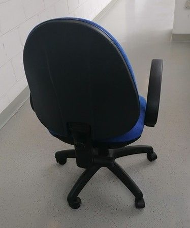 Sedia da ufficio con braccioli e rotelle Vendo sedia da ufficio con braccioli e - Foto 5
