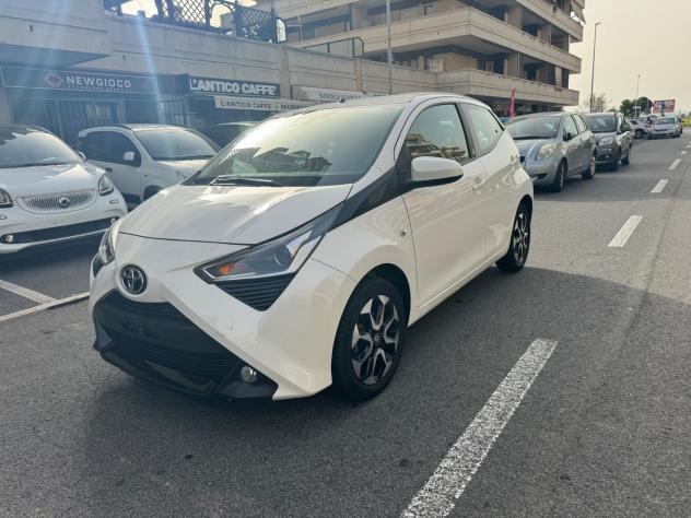 Toyota Aygo Connect 1.0 VVT-i 72 CV 5 porte x-play LED NAVI KAMERA PDC BLUETOOTH CERCHI 16 - Foto 3