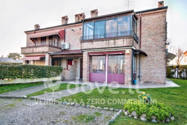 Casa indipendente di 198 m² con 4 locali e box auto doppio in vendita a Ferrara