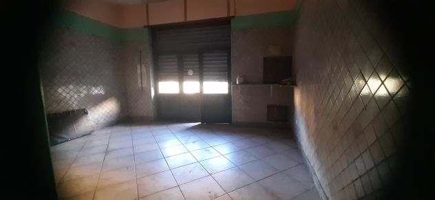 MAGAZZINO FRONTE STRADA CON SERVIZIO E SERRANDA ELETTRICA - Foto 4