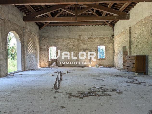 SPLENDIDO CASALE CON CARATTERE PRETTAMENTE COLONICO IN POSIZIONE PRESTIGIOSA - Foto 10