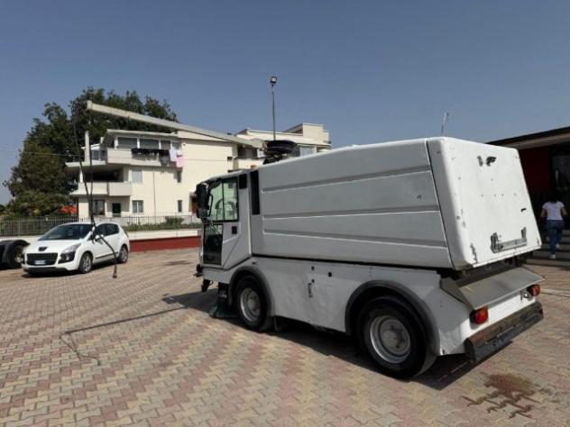 BUCHER GUYER SPAZZATRICE CON CASS. AUTOCARICANTE DA 4M³ rif. 23748653 - Foto 6