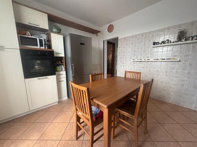 Villetta di testa con taverna, doppi servizi e doppio box - Foto 19