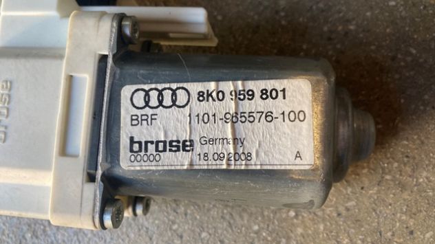 Motorino alzacristallo anteriore SX Audi A4 B8 del 2010 (8K0959801) - Foto 3