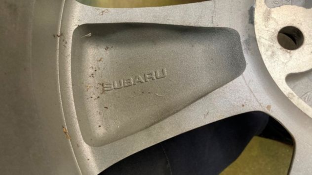 Cerchione in lega originale 17 pollici Subaru Forester 2011 - Foto 4