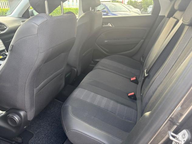 Peugeot 308 Allure PureTech 130cv EAT8 S&S aut. - Foto 6