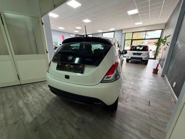 Lancia Ypsilon 1.0 FireFly 5 porte S&S Hybrid Gold - Foto 4