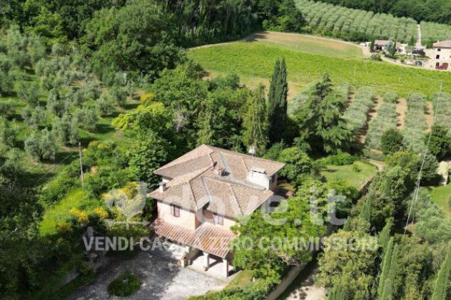 Rustico / Casale di 440 m² con più di 5 locali e box auto in vendita a Montepulciano - Foto 12