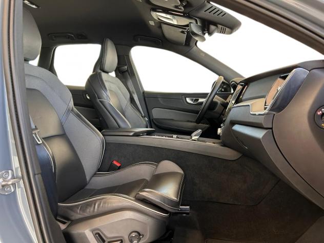 Volvo XC60 B4 197+14 CV AWD Mild Hybrid Automatico Plus Dark N1 Autocarro - Foto 7