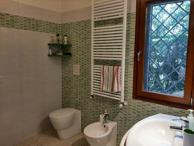 Villa indipendente ampia metratura, bel terreno in zona riservata e tranquilla - Foto 7