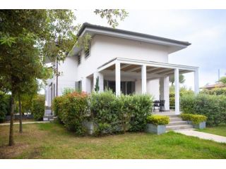 Villa in affitto a Forte dei Marmi 140 mq  Rif: 1302520