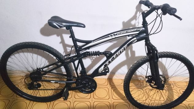 Bici bi ammortizzata con freno a disco 26