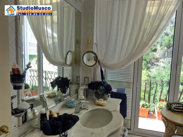 StudioMusco vende a Capri, su via Marina Piccola panoramicissimo appartamento indipendente. Con ampia terrazza panoramica, piccolo giardinetto, posto - Foto 14