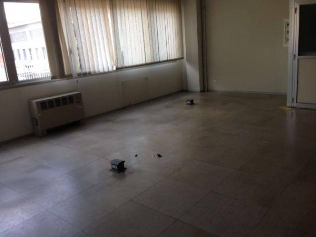 Immobile di 800 m² con più di 5 locali in affitto a Andezeno - Foto 10
